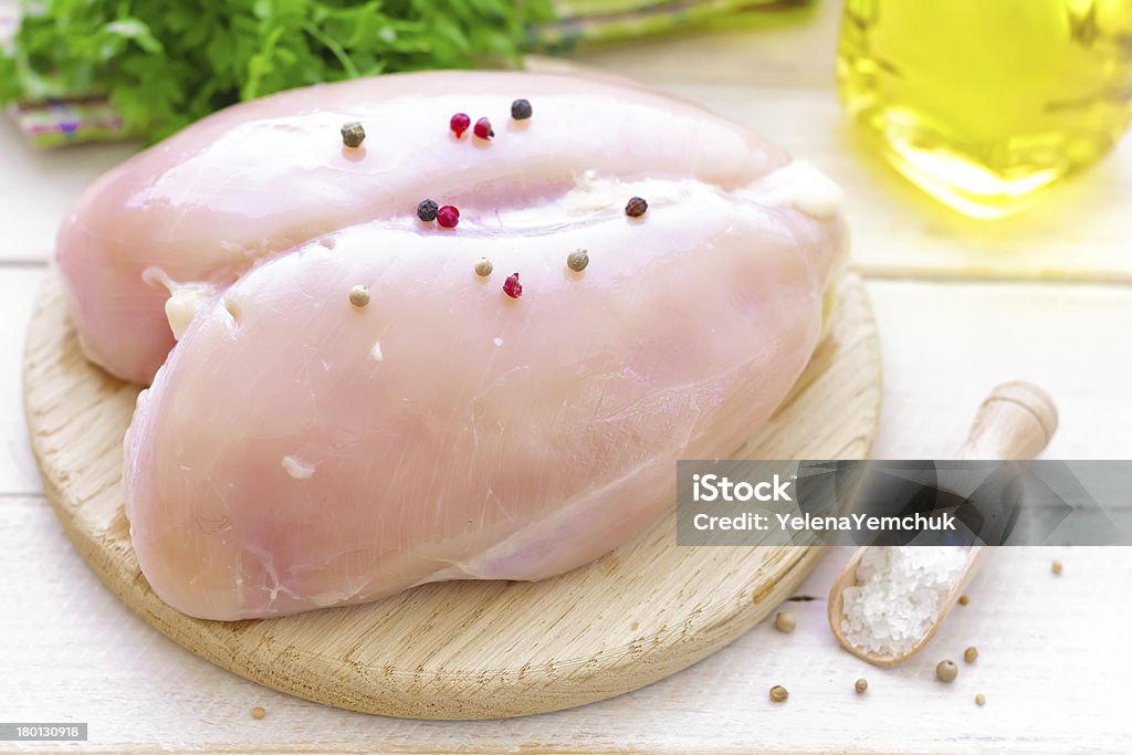 Blanc de poulet - Photo de Ail - Légume à bulbe libre de droits
