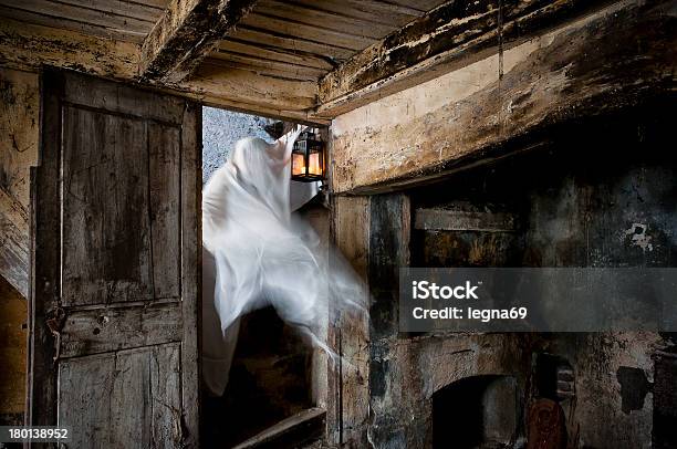 Ghost Foto de stock y más banco de imágenes de Fantasma - Fantasma, Ático - Parte de un edificio, Embrujado