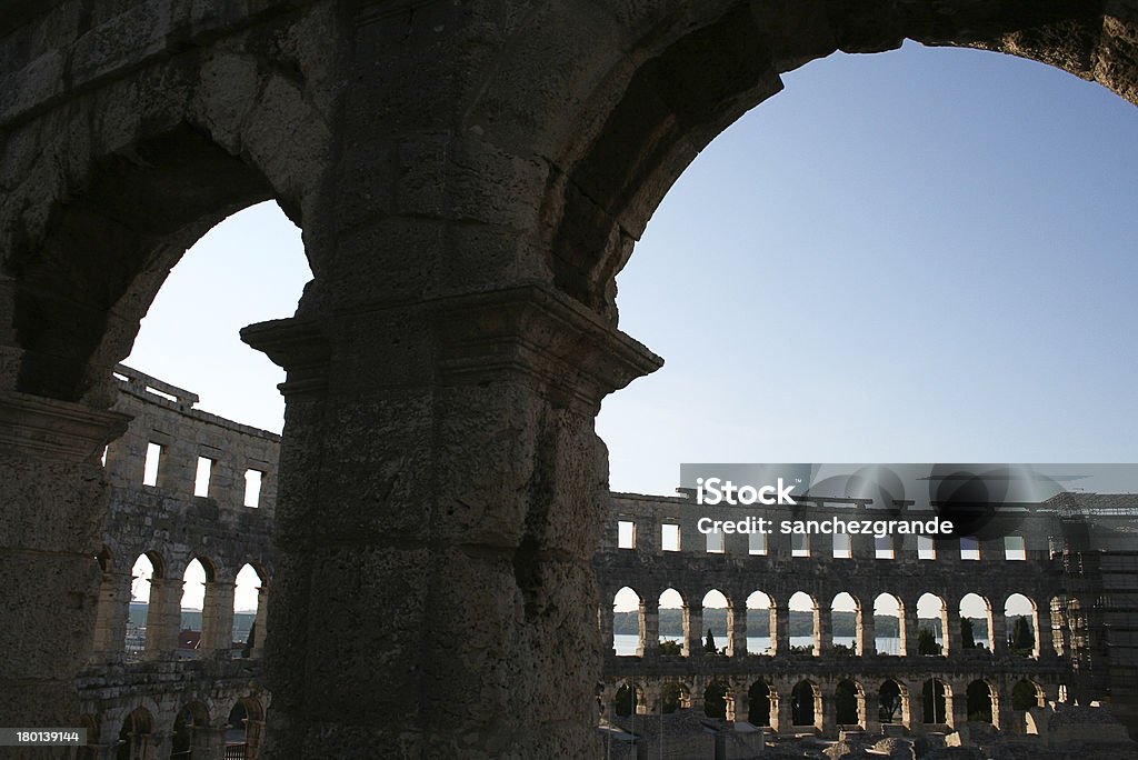 Coliseu romano em Pula, Croácia - Foto de stock de Anfiteatro royalty-free