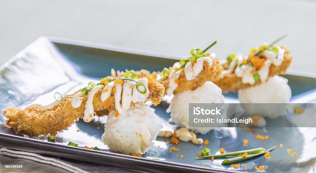 Sushi empanado e frito - Foto de stock de Almoço royalty-free