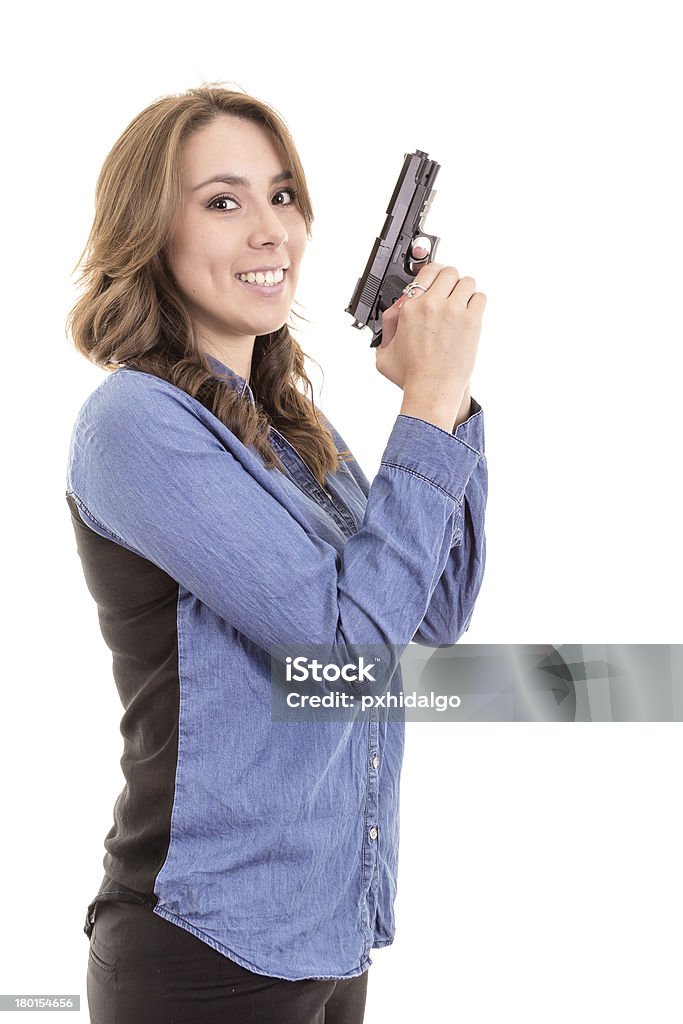 Jovem brunette mulher com arma isolada no branco - Foto de stock de Adulto royalty-free