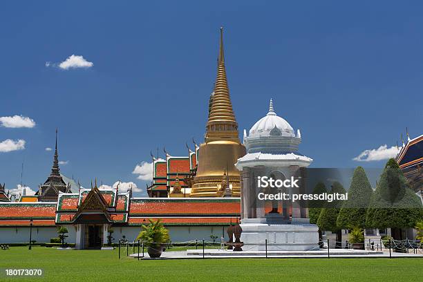 Bangkok Wat Phra Kaew Foto de stock y más banco de imágenes de Aire libre - Aire libre, Arquitectura, Asia