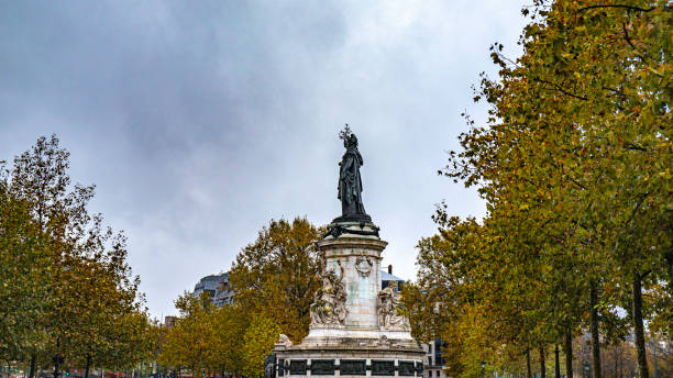 istock Canal saint martin Paris France 1801810612