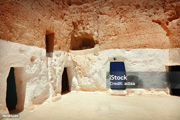 Berbere House - Fotografias de stock e mais imagens de Matmata - Matmata, Tunísia, Edifício residencial