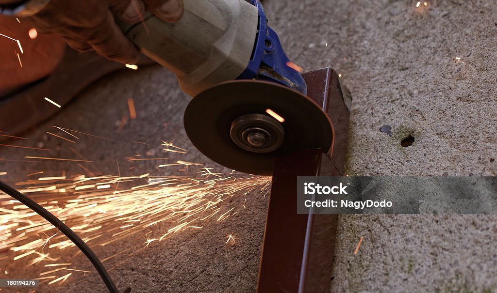 Amoladora manual la sierra de acero - Foto de stock de Acero libre de derechos