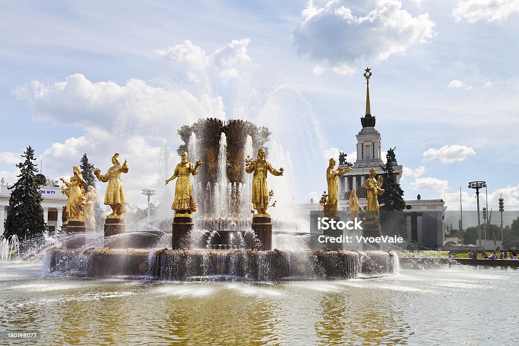 Fontanna Przyjaźń Narodów w VVC w Moskwie - Zbiór zdjęć royalty-free (Architektura)