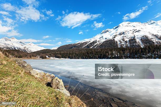 Foto de Bela Paisagem De Montanhas e mais fotos de stock de Azul - Azul, Beleza natural - Natureza, Branco