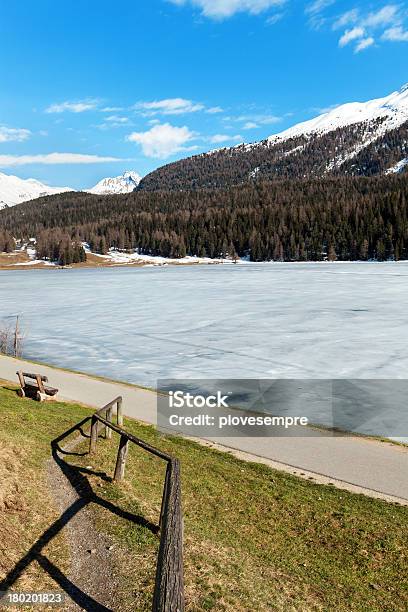 Photo libre de droit de Magnifique Paysage De Montagne banque d'images et plus d'images libres de droit de Beauté de la nature - Beauté de la nature, Blanc, Bleu