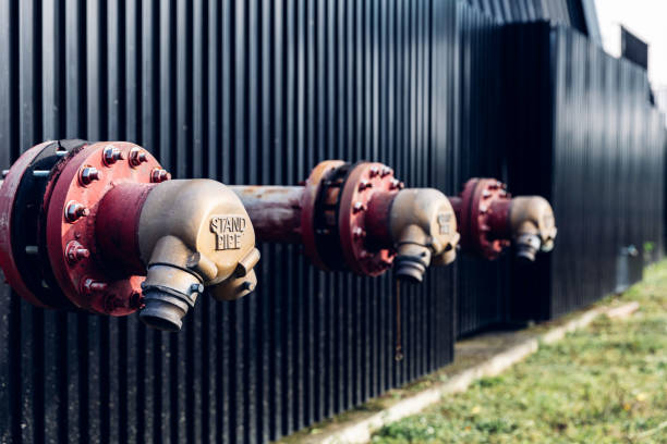 red fire pump in front of concrete wall. fire safety pump on cement floor of concrete building. deluge system of firefighting system. plumbing fire protection. high pressure fire safety pump. - 24201 imagens e fotografias de stock