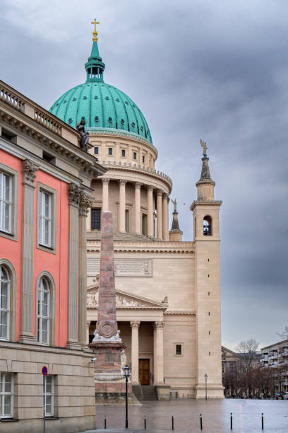 kościół św. mikołaja, poczdam, niemcy - winter city germany brandenburg zdjęcia i obrazy z banku zdjęć