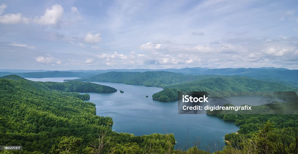 South Carolina Lago Jocassee desfiladeiros alta montanha - Foto de stock de Carolina do Sul royalty-free