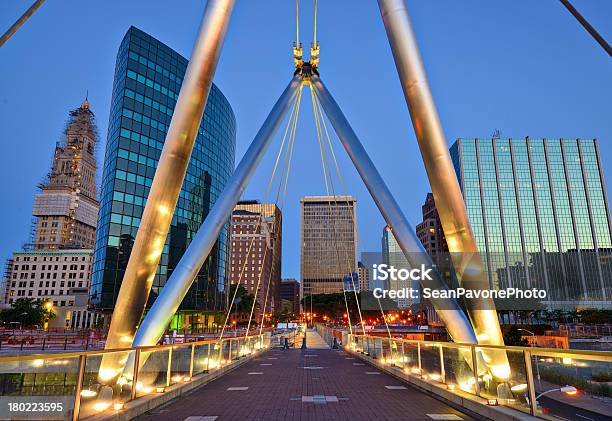 Horizonte De La Ciudad De Hartford Connecticut Foto de stock y más banco de imágenes de Connecticut - Connecticut, Hartford - Connecticut, Puente - Estructura creada por humanos