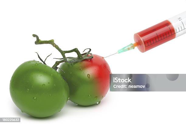 Photo libre de droit de Classé Seringue Avec Tomates Vertes Et Rouges banque d'images et plus d'images libres de droit de ADN - ADN, Agent réactif, Analyser