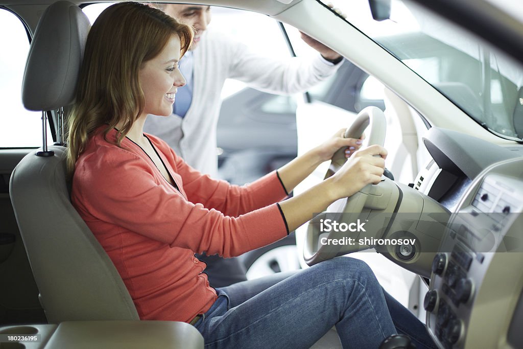 Sie einen Einkauf - Lizenzfrei Fahren Stock-Foto