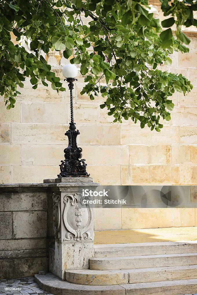 Lanterna strada nel parco - Foto stock royalty-free di Budapest