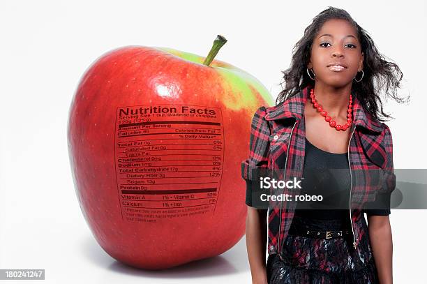 Afroamericana Adolescente Apple Nutrição Factos - Fotografias de stock e mais imagens de Adolescente - Adolescente, Adulto, Alimentação Não-saudável