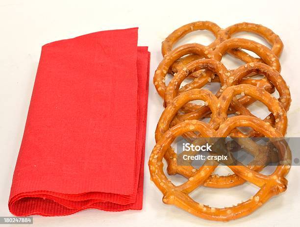 Pretzels - Fotografias de stock e mais imagens de Branco - Branco, Comida, Fotografia - Imagem