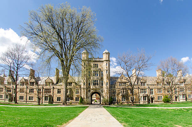 quadrangle, la facultad de derecho de la universidad de michigan - bow building fotografías e imágenes de stock