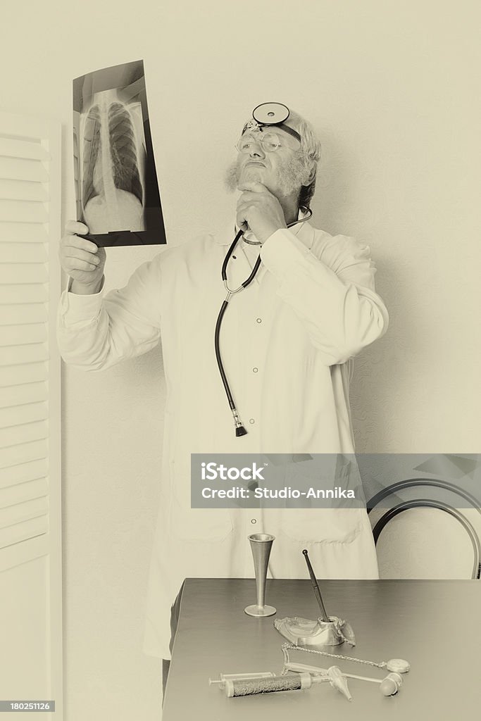 Vintage médico en sepia - Foto de stock de Anticuado libre de derechos