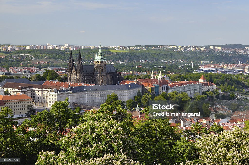 Vista da cidade de Praga de Petrin tower - Foto de stock de Antigo royalty-free