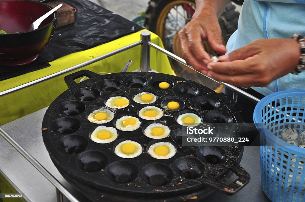 Tipo di alimenti uovo fritto dolce tailandese - Foto stock royalty-free di Alimento di base