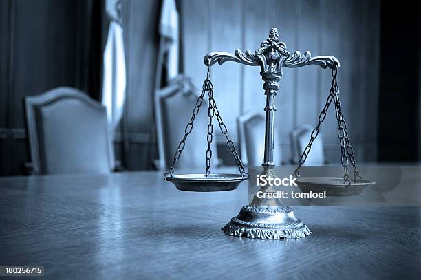 装飾を施したうろこの正義の法廷 - 正義の天秤のストックフォトや画像を多数ご用意 - 正義の天秤, 弁護士, 秤
