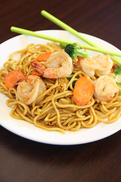 istock Hokkien noodles with prawn. 180258265