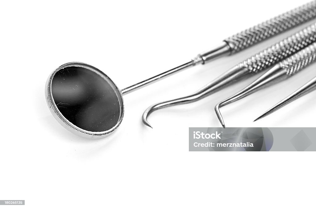 Basic dentiste outils isolé sur blanc - Photo de Centre médical libre de droits