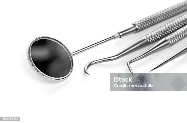 Foto de Basic Dentista Ferramentas Isolado No Branco e mais fotos de stock de Cirurgia - Cirurgia, Clínica Médica, Equipamento