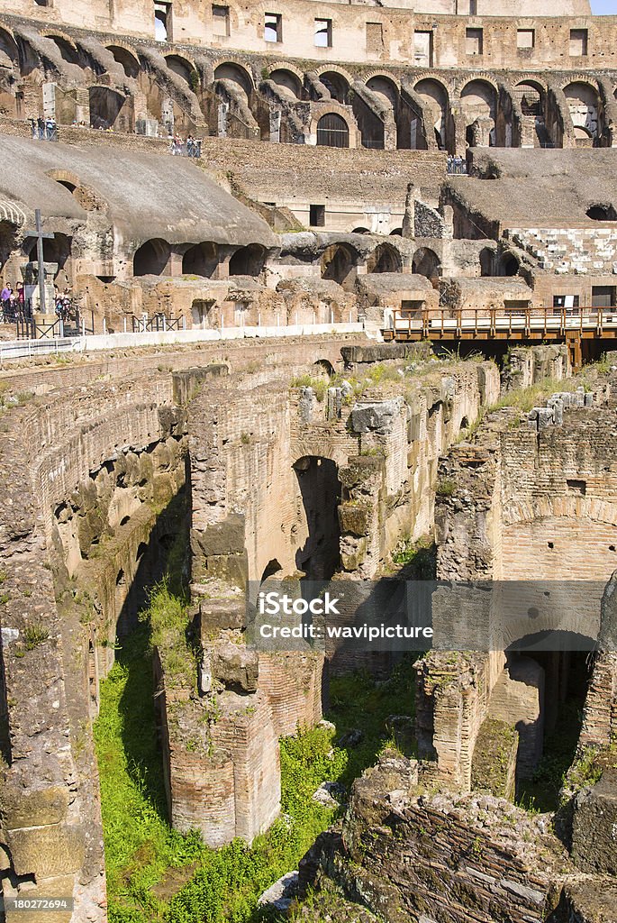 L'arena at antica Colosseo a Roma, Italia - Foto stock royalty-free di Anfiteatro