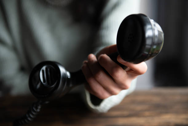 hand with old phone