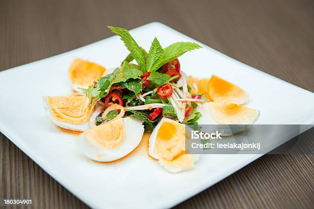 Tailandês Salada De Ovo - Fotografias de stock e mais imagens de Alface - Alface, Almoço, Amarelo