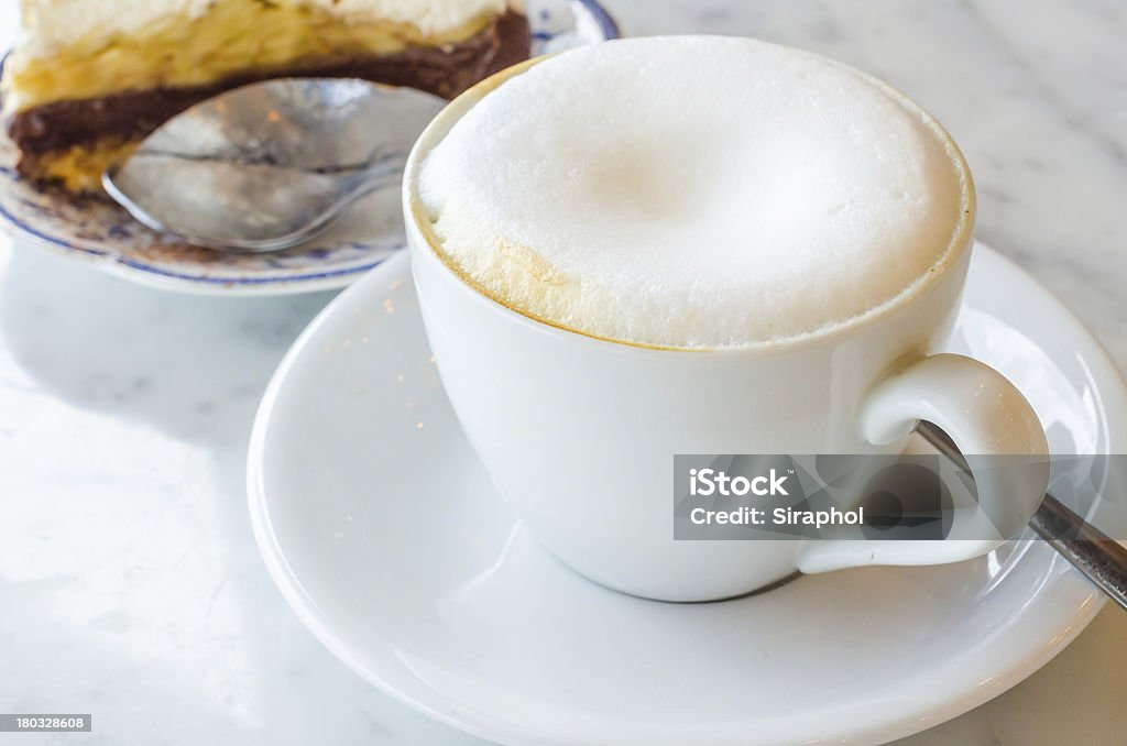 Un capuchino - Foto de stock de Alimento libre de derechos