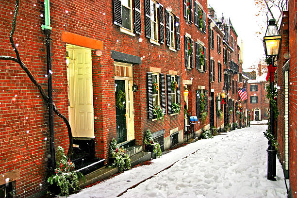 istock Alleyway view of a Boston winter 180329230
