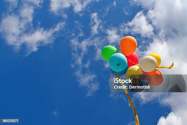 カラフルなバルーンの In The Sky - お祝いのストックフォトや画像を多数ご用意 - お祝い, オレンジ色, カラフル