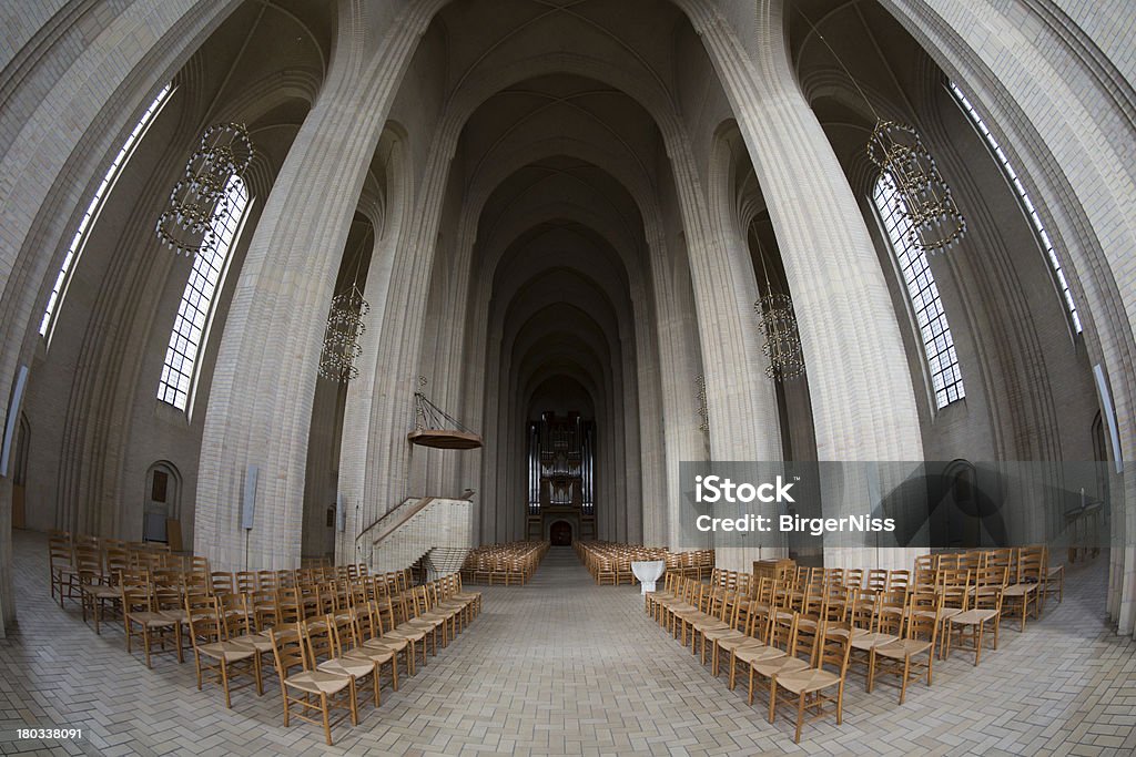 Interno Chiesa Grundtvig, Copenhagen, Danimarca - Foto stock royalty-free di Ambientazione tranquilla