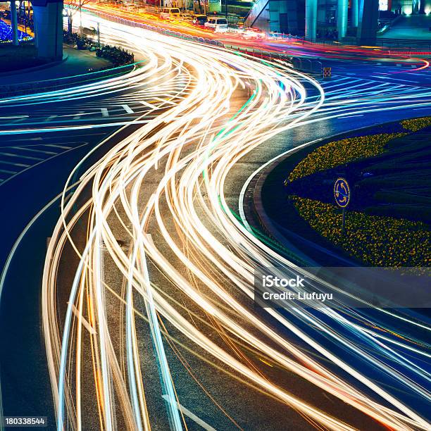 Shanghai Stockfoto und mehr Bilder von Licht - Licht, Lichtquelle, Straßenverkehr