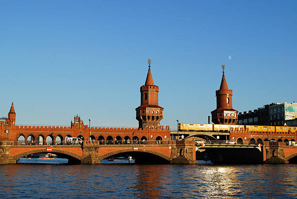 istock Oberbaumbruecke, Berlin-Kreuzberg, Germany 180342023