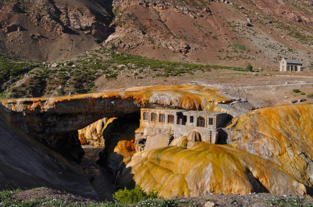 istock Puente del inca (The Inca's Bridge). Argentina 180343119