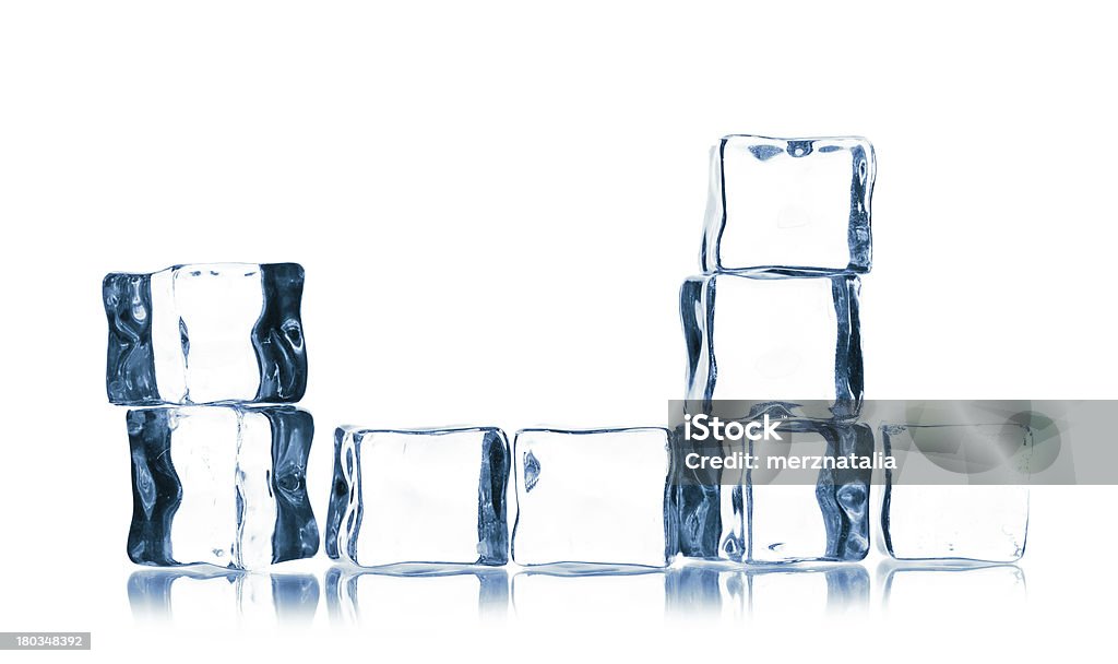 Cubos de gelo isolado a branco - Royalty-free Azul Foto de stock