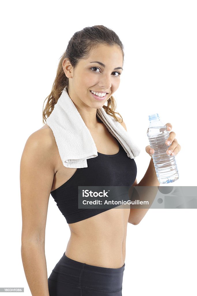 Bela fitness mulher com toalha e garrafa de água - Foto de stock de Bebida royalty-free
