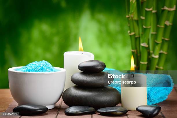 Spa Ainda Vida - Fotografias de stock e mais imagens de Arvoredo de Bambu - Arvoredo de Bambu, Azul, Bambu - Família da relva