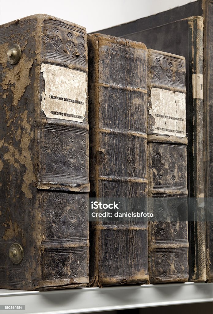 Libros antiguos - Foto de stock de Antigualla libre de derechos
