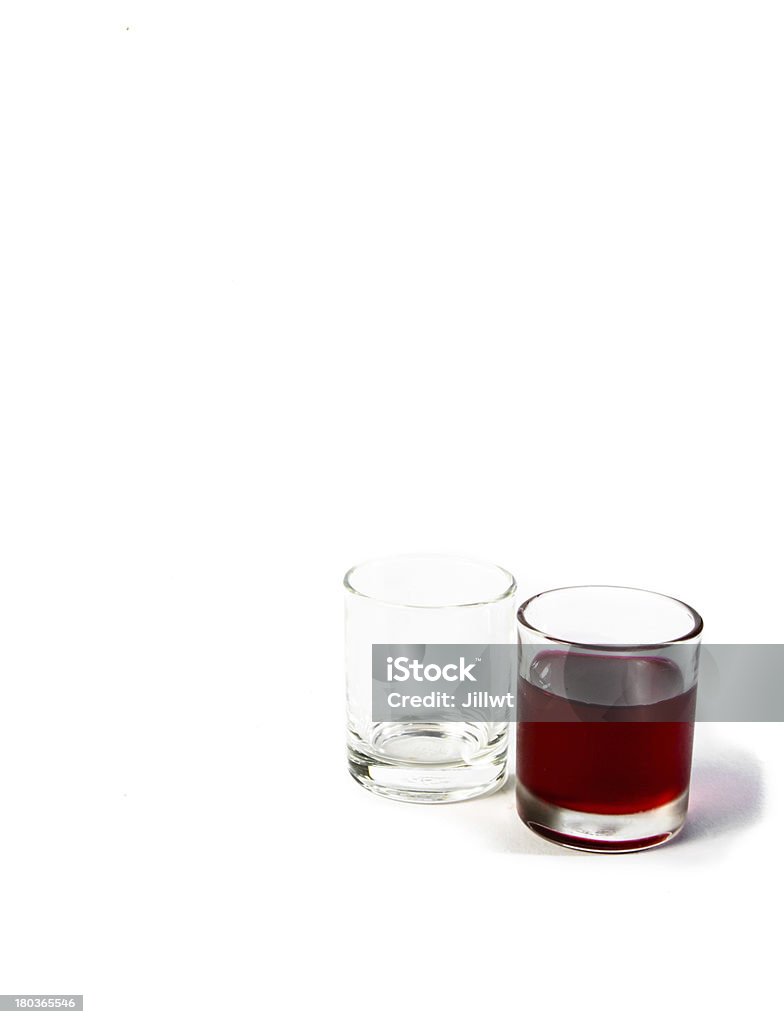 Petit verre et rouge l'eau - Photo de Abstrait libre de droits