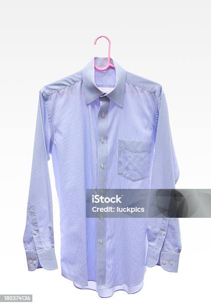 Camisa Azul Hombre En Hanger Foto de stock y más banco de imágenes de Adulto - Adulto, Algodón - Textil, Azul