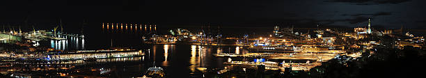 panorama notturno del porto di genua - genoa italy zdjęcia i obrazy z banku zdjęć