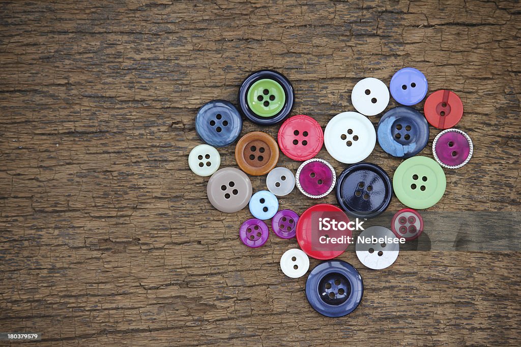 Corazón con viejos botones - Foto de stock de Abstracto libre de derechos