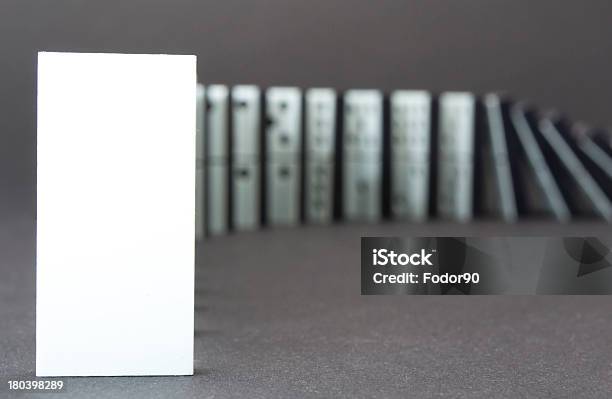 Domino - Fotografie stock e altre immagini di Attività - Attività, Bianco, Chiazzato