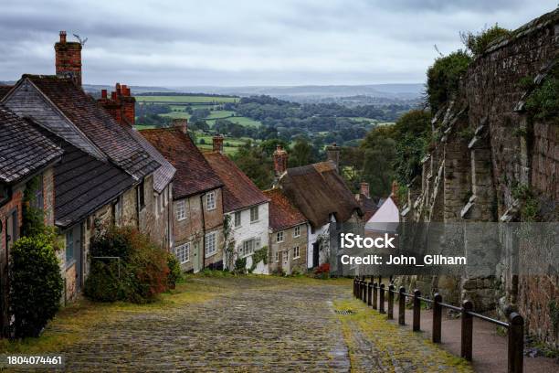 Gold Hill Shaftesbury Dorset Uk Stock Photo - Download Image Now - Architecture, British Culture, Cobblestone