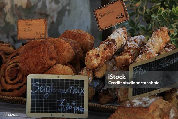 Luxusbrot Stockfoto und mehr Bilder von Auslage - Auslage, Baguette, Braun